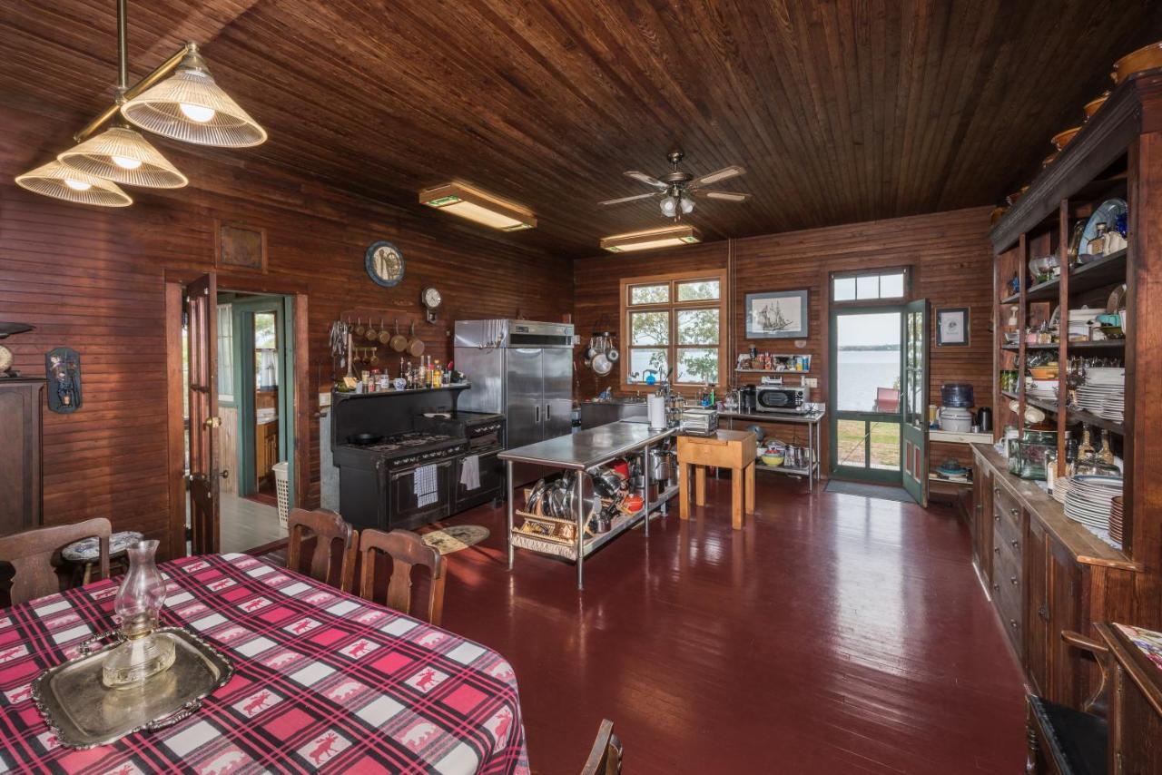 Whiskey River Cottages Formerly Seaway Slips Клейтон Экстерьер фото